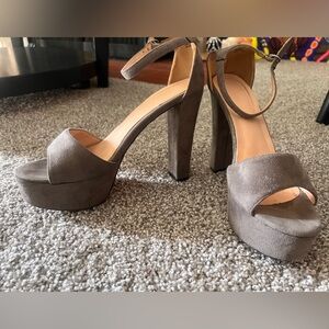 Grey  4in stiletto platform. Gently used